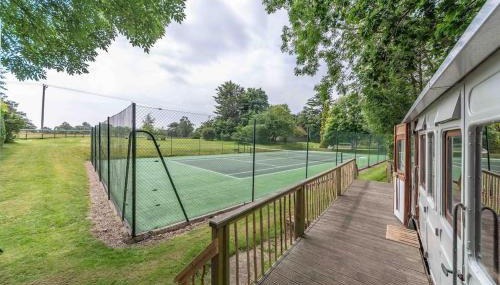 Railway Carriage accommodation with tennis court! - Foto 5