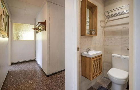 Nice Apartment In Pineda De Mar - Photo 22