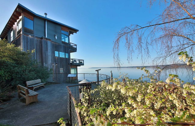 Langley Waterfront Condo by Avantstay A+ Views - Photo 39