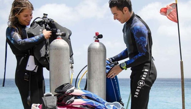 Preparando o equipamento de mergulho
