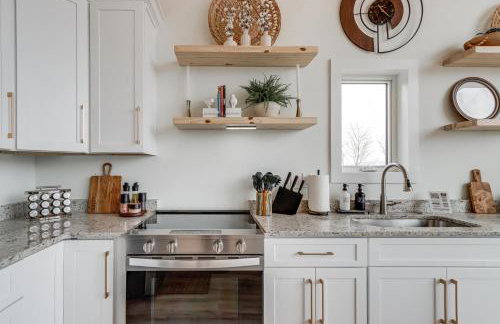 Mtn-View Hidden Falls Cabin with Hot Tub and Deck - Foto 13