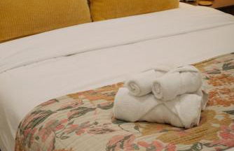 New 3BR Home with Private Yard and Game Room and Parking - Foto 13