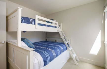 Chapman Cove by Avantstay Gorgeous Beach Bungalow w/ Sauna - Photo 38