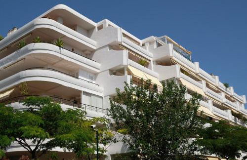 luxury modern apartment with terrace, pool and garage! - Photo 2