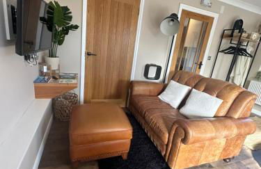 The Cwtch,Self Contained Coastal Annex Freshwater - Photo 3