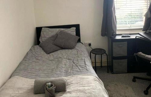 Cosy 2 Bed House - Sleeps 3 Parking & Garden - Foto 4