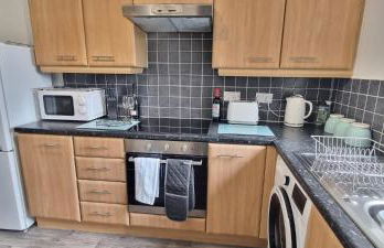 The Pennington Apt with Wifi and FREE Parking Next to Sports Village - Foto 5