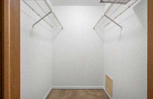 Sophisticated 2BR 2BA by TAMU, King Bed, Washer & Dryer, Smart TV - Foto 9