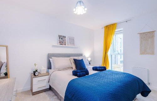 Stunning 3 Story Home, 3 x King Size Beds, Pool Table, Free Parking x2, Ping Pong - Foto 9