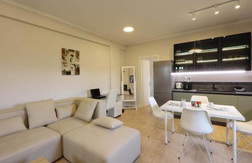 Avlos Luxury Home-NEW! 5 Min to Ctr - Foto 16