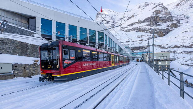 Train setting off to Jungfraujoch