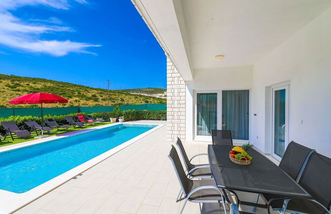 Scenic Elegant Trogir Villa With Pool - Foto 53