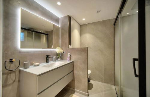 Cannes Luxury Rental - Stunning sea front apartment - Foto 12