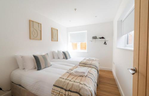 Stylish 2-Bedroom Stay with All Comforts of Home # 2 - Foto 24