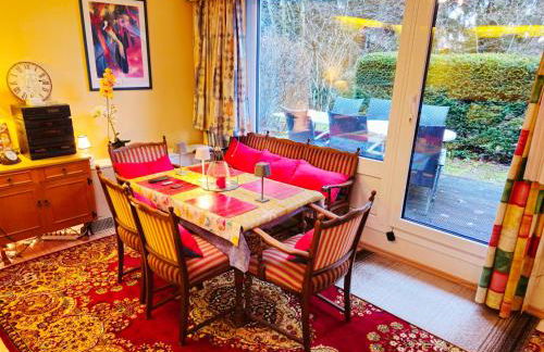 Winterberg Appartement 6 Pers aan Skilift grootste Skigebied nabij Bikepark Unieke locatie met zeer rustige tuin in het bos en het gezellige centrum leuke cafes restaurants en gratis zwembad sauna relax speelruimte parkeerplaats naast Der Brabander - Foto 25