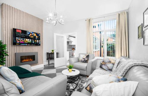 Stylish 4 Bedroom Townhouse - Edgbaston - Near Birmingham City Centre - Sleeps 8 - Parking - 578P - Foto 1