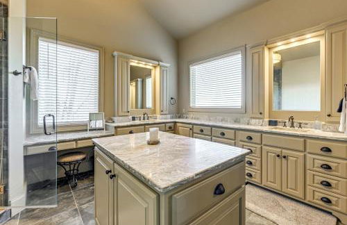 Hot Tub and Water Views Lake Glenville Home! - Foto 19