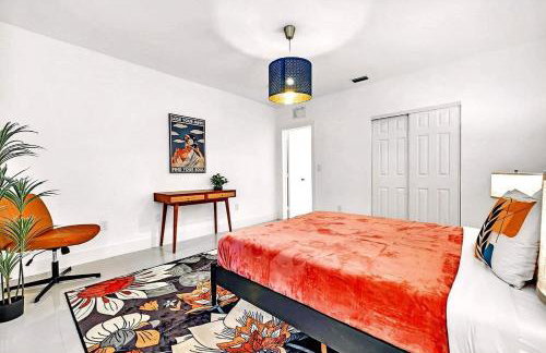 Bright 4BR North Miami Villa Close to Beaches and Huge Backyard - Foto 16