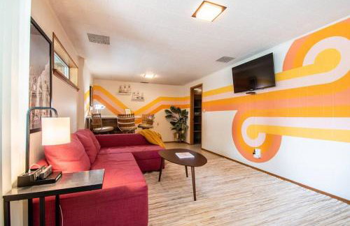 Basement Apartment w/ Hot Tub & Bombshelter! - Foto 12