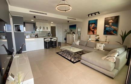 Blue Lady by the Sea - Photo 9