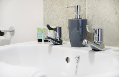 NEW! Stylish 2-Bed Home by Stay With Us, Ideal for Families, Sleeps 4! - Foto 48