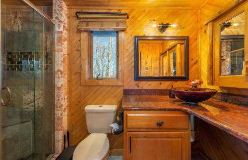 6 Br Cabin Hot Tub Fire Pit Min to Hatley Pointe - Foto 26