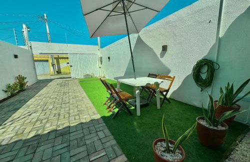 Bela acomodação em jacuipe com churrasqueira, piscina, mesa de sinuca e três quartos, dois sendo suítes! Além de muito espaço por toda a área! - Foto 1