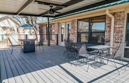 Family Lakefront Home with Large Porch - Foto 7