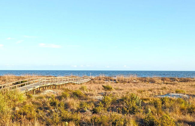 141 Capt. John Fripp Villa First-floor Unit Located in the Heart of Fripp Island - Foto 1