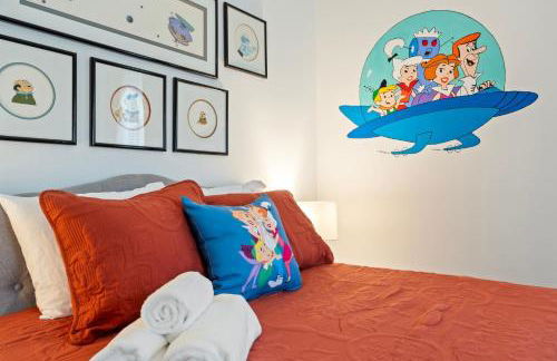 4BR Themed Stay Suite Near NC State Downtown Sleeps 10 - Foto 26