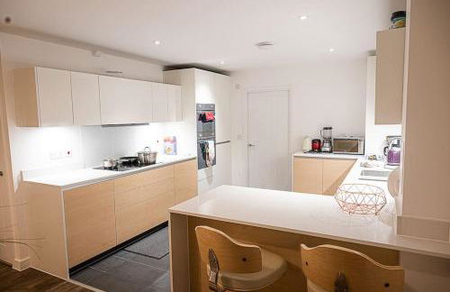 Exquisite cozy house, close to Train Station and amenities - Foto 4