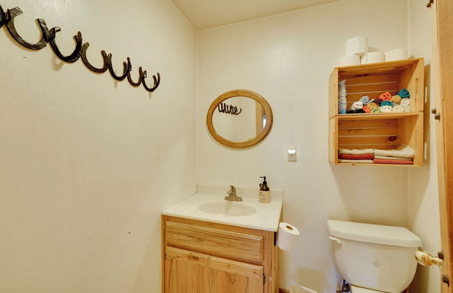 Pet-Friendly House with Deck Near Crater Lake! - Foto 53