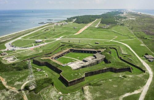 Chic Dog-Friendly 4BR | OWA + Beach + Fenced Yard - Foto 57