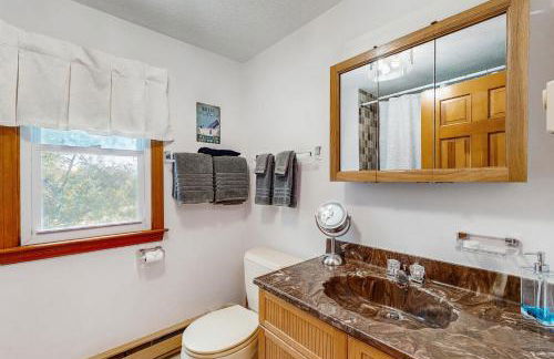 1 Mi to Dtwn Nantucket! Family Getaway with Deck - Photo 14