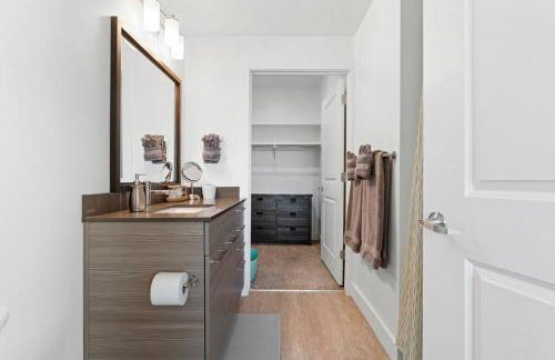 Spectacular Central City 2BD2BA - Foto 47