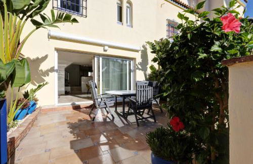 Luxury modern beachfront 3 bed gated community townhouse with pool, sun terrace, sea views close to all amenities - Photo 11