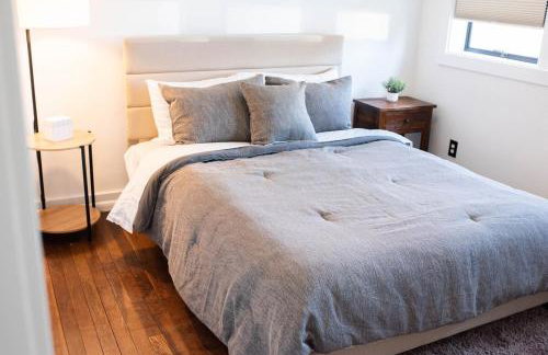 Entire house New Reno w AC Pet friendly gated back - Foto 23