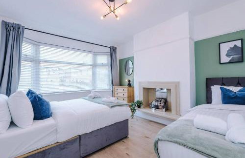 Classic 4 Bedroom House in Wirral with WiFi & Parking Sleeps 9 by PureStay - Foto 5