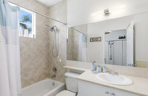Spacious 3BR 3BA with King Bed & Amazing Pools near Intercoastal, Lantana Beach, FL - Foto 57
