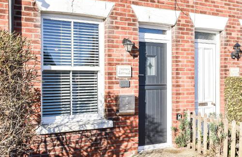 Fuchsia Cottage - Photo 1