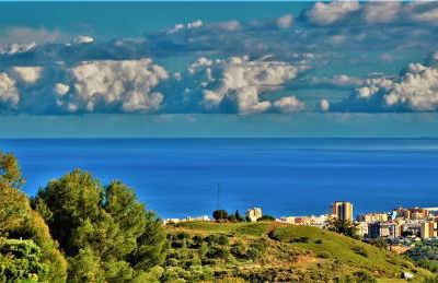 Holiday villa in 10 min from Fuengirola beach with sea views pool BBQ parking WiFi aircon big garden - Photo 8