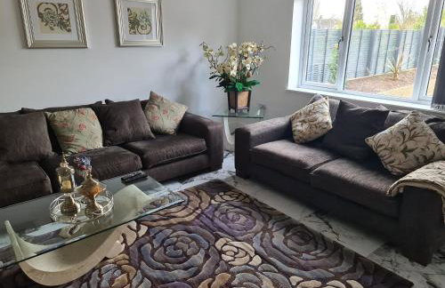SAV 5 bedroom Executive detached house in Leiceste - Photo 40