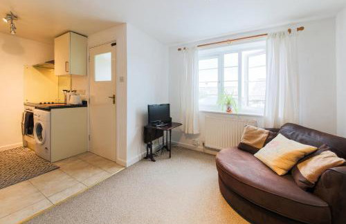 5 Bedroom House with Sea Views - Photo 38