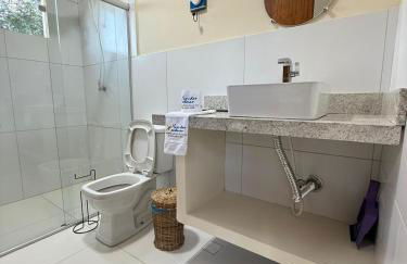 Container Azul na beira do rio e a poucos metros do mar em mogiquiçaba bahia - Foto 9