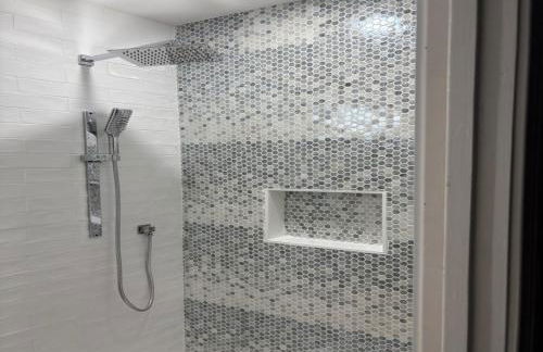 White Magnolia - Bakery Treats, Walk to Beach, Strand, Cruise, Pleasure Pier - Foto 71