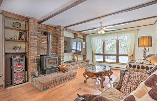 Large Greeley House with 2 Game Rooms and Yard! - Foto 1