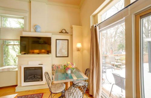 Charming Saugatuck Condo with Private Deck and Grill! - Foto 2