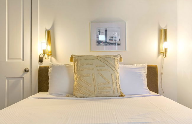 Vibrant Uptown Condos - Foto 16