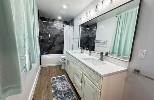 LUX Spacious Townhouse 4BR in DC - Photo 41