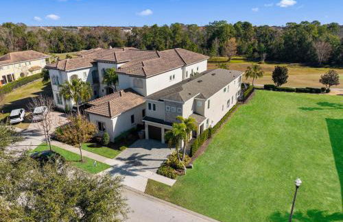 Epic Playhouse Getaway - Castle & Superhero Bunks Theater Private Pool No Rear Neighbors - Foto 53